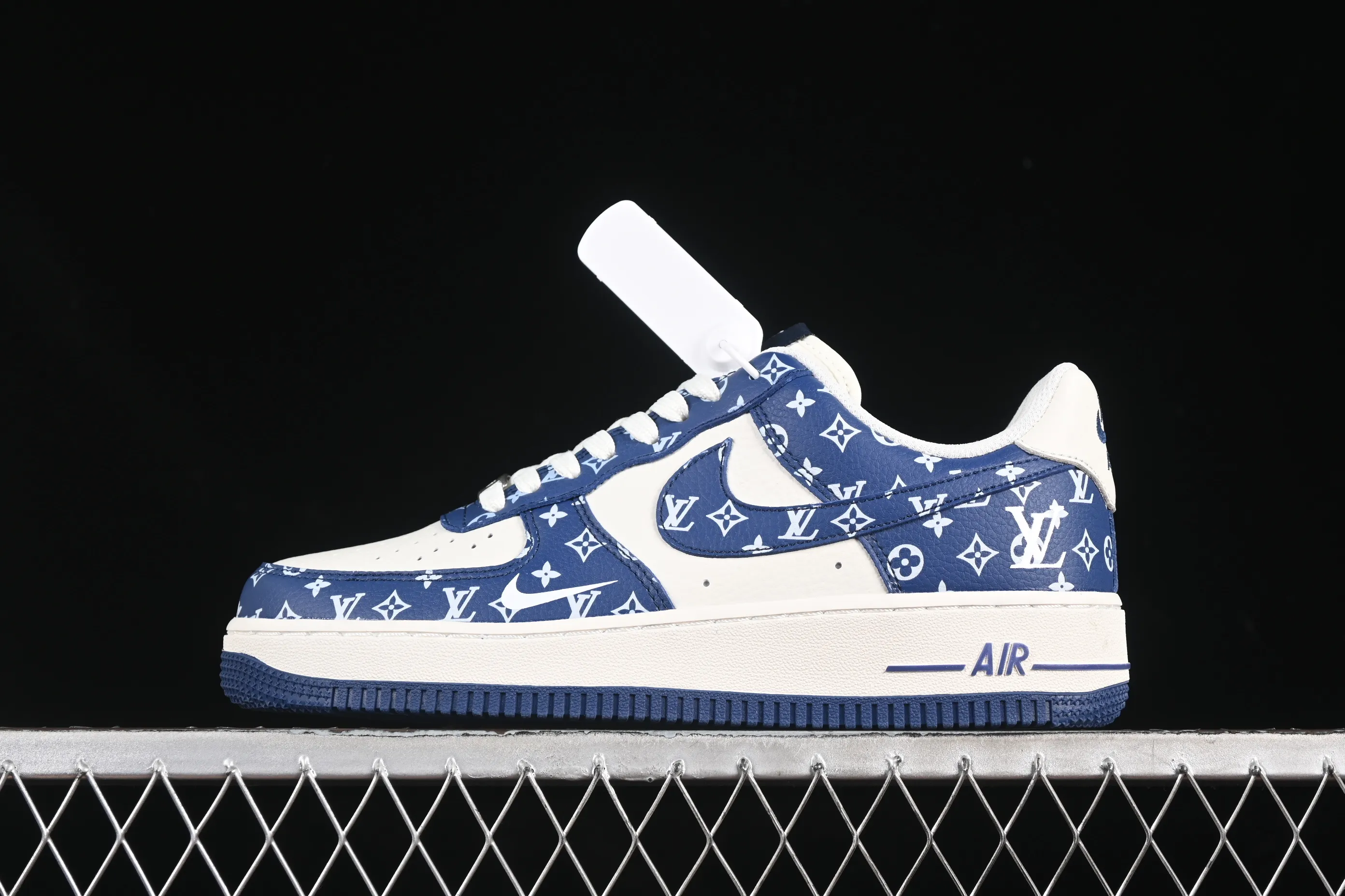 All categories Nk Air Force 1 Air Force series Nk Air Force 1 Low Air Force low-top Nike Air Force 1'07 Low LV co-branded white blue small white hook Air Force 1 low-top casual sneakers LW9279-008